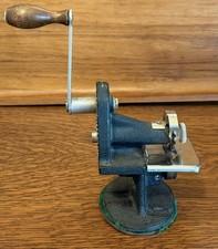 VTG SINGER  Pinking Machine No 121379 Rotary Works 1930s Prevents Fraying picture