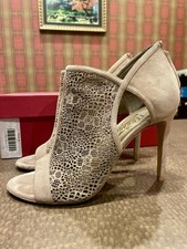 $925 EUC FERRAGAMO Sexy Beige GAYLE Sz 7.5 Pumps Heels Shoes picture