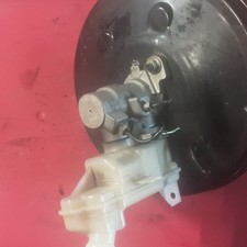 2009 Nissan Versa Power Brake Booster and Master Cylinder OEM picture