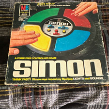 Milton Bradley Simon Handheld Electronic Game 1978 MPN 4850 Ages 7+ picture