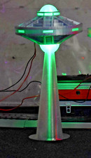 HO 1:87 Scale SpaceShip AREA 51 UFO Flying Saucer LED GREEN Orb Abduction Beam picture