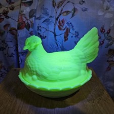 Custard glass hen on nest large - Uranium glass picture