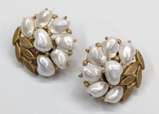 VTG Crown Trifari Baby Tooth Faux Pearl Brushed Gold Tone Cluster Clip Earrings picture