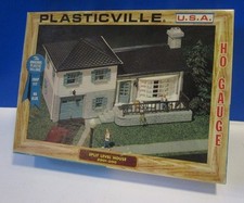 Plasticville - HO Scale - 2901 - (Recent Box) - Split Level House - Kit w/Issues picture