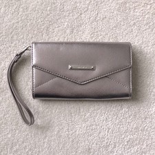 Nine West wristlet picture