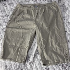Women’s Plus 4X 30/32W, CATHERINES Everyday Fit Khaki Capris, Photo MEASUREMENTS picture