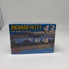 Polar Lights 1:25 RICHARD PETTY Holman Moody Torino Talladega Model Kit picture
