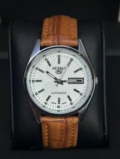 Vintage Seiko 5 Automatic Men's Wrist Watch, Day&Date Leather band picture
