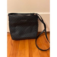 Michael Kors Jet Set Large Logo Messenger Bag | Black | 30S7STVM3V picture