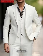 Elegancia en un Conjunto: Traje de Esmoquin Ajustado para Hombre picture