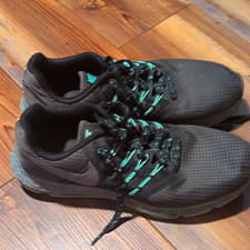 Nike Men's Black/Gray/Green Low Top Lace-Up Athletic Sneakers AR1904-001 picture