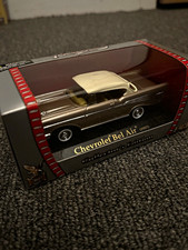 Road Signature 1:43 1957 Chevrolet Bel Air Diecast Model quartz on tan Unopened picture