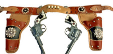 Vintage Hubley Western 2 Toy Cap Guns Double Holster rare 1950’s set leather cow picture