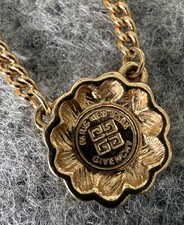 Vintage GIVENCHY Paris New York Signed 4G Logo Flower Medallion Chain Necklace picture