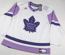 Toronto Maple Leafs Hockey Fights Cancer Adidas Jersey sz 54 White Purple NWT picture