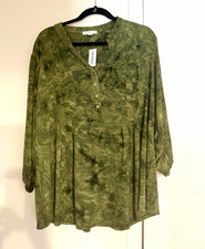 Westport 1962 Women’s Plus 2X Green Abstract V-Neck 3/4 Sleeve Button Blouse picture
