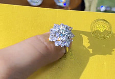 NEW 2 CT Moissanite Floral Cluster Ring – Size 8 ✨💎 picture