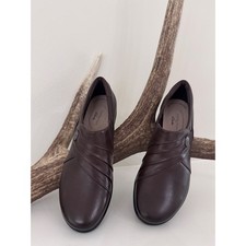 Clarks Collection Hope Roxanne Brown Leather Pleated Slip On Loafer Womens 6.5 M picture