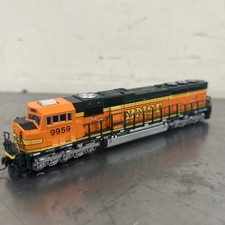 Kato  N Scale BNSF Railway Swoosh EMD SD70ACe Diesel Loco 9959 Lightly Used picture