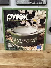 VINTAGE PYREX SPRING BLOSSOM GREEN 2.5 QT COVERED CASSEROLE NEW IN BOX 485-1-N-S picture