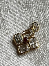 Vntg 750 18K Gold Cluster Charm Pendant Central Red Gemstone & 4 Clear Gemstones picture