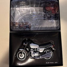 Minichamps 1/12 Scale 122 123001- 1975 Benelli 750 Sei Motorbike - Silver picture