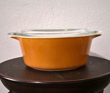 Vintage Pyrex 472 1.5 pt Dark Orange Round Casserole Dish w/ Clear Glass Lid picture