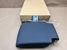NEW 2017-2020 LAND ROVER DISCOVERY L462 FRONT CENTER CONSOLE ARMREST BLACK OEM picture