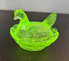 Boyd Diamond B Vaseline Uranium Glass Mini Salt Dip Hen on Nest Chick UV Glow picture