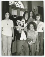 ELIZABETH TAYLOR Children Michael, Maria, Liza Todd Burton DISNEY 1973 Photo picture