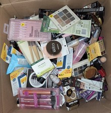 WHOLESALE LOT OF 100 PIECE ASSORTED NAME BRAND COSMETICS picture