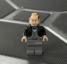 LEGO Batman Minifigure Alfred Pennyworth (bat014) 2006 Used Cracked Torso picture