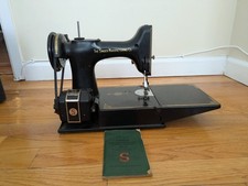 Vintage 1949 SINGER 221-1 Black Featherweight Sewing Machine w/ Pedal & Case  picture