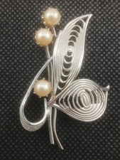 CZECHOSLOVAKIA silver tone filigree faux pearls floral design brooch picture