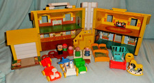 VINTAGE Fisher Price Little People Play Family YELLOW HOUSE 952-COMPLETE-EXTRAS picture