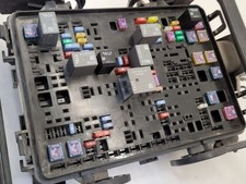 2014-2016 GMC Sierra 1500 Pickup Engine Fuse Box Relay Module Compartment OEM picture