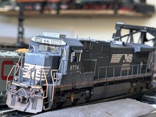 ScaleTrains HO Rivet Counter NS GE C40-9 #8774 Horsehead LokSound Weathered picture