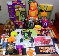 HALLOWEEN Items Mixed lot of 24 new to pre-owned decor vintage SEE PHOTOS picture
