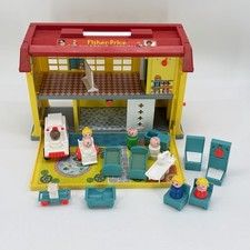 Vintage Fisher Price Little People  Children's Hospital #931  1976 Complete Nice picture