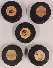 Vintage 1979-80 Viceroy NHL Hockey Puck LOT of 5: PHI QBC VAN WSH WIN picture