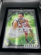 Vlade Divac 2025-26 Fanatics Under Wraps Emanate Auto Green /99 Kings (CBMH) picture