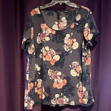Torrid Women’s 1X Purple Floral Short Sleeve Scoop Neck Button Blouse picture