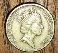 5c Australia 1988 Queen Elizabeth Barely Circulated picture