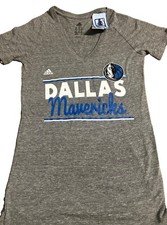 Dallas Mavericks Women’s T-Shirt, New With Tags Size medium  picture