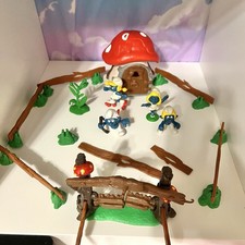 Smurf Garden Gate Playset w/Hiking Smurfs/Flowers/Smurf w/flower Peyo Schleich picture