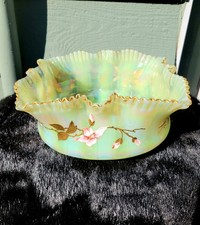 Rare Victorian Vaseline Opalescent Uranium Enamel Painted Glass Bride Bowl Read picture