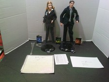Barbie X-Files Barbie & Ken as Scully and Mulder Dolls Set Loose picture