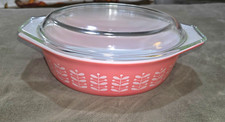 Vintage Pyrex Pink Daisy 1.5 Qt Casserole Dish with Lid (1956–1963) picture