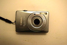 Canon PowerShot Digital ELPH SD750 7.1MP Digital Camera - Tested & Working picture