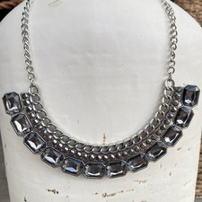 Paparazzi Killer Knockout Silver Smoky Rhinestone Collar Necklace Set Statement picture